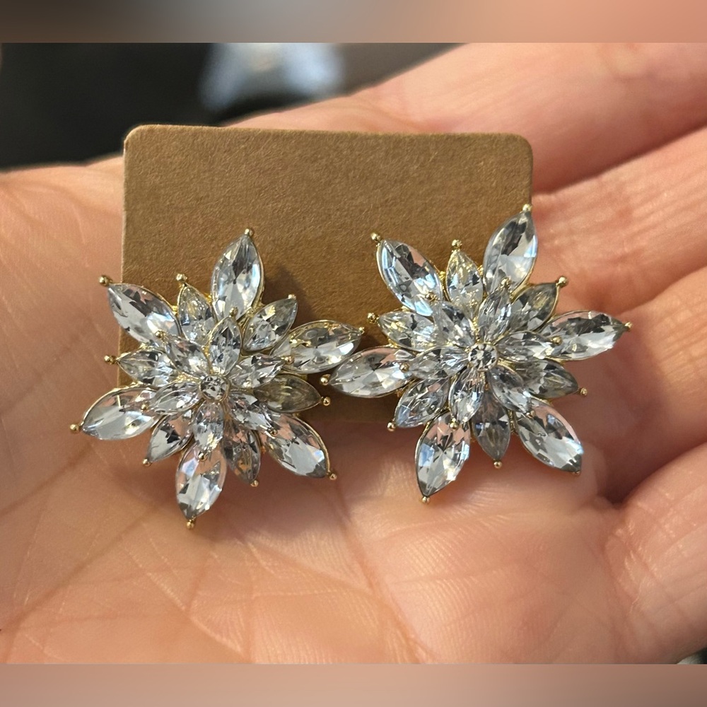 #365 | Gold Tone Metal Rhinestone Flower Stud Earrings